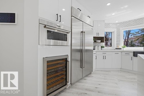 439 Rooney Crescent, Edmonton, AB - Indoor Photo Showing Kitchen