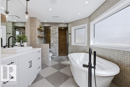 439 Rooney Crescent, Edmonton, AB - Indoor Photo Showing Bathroom