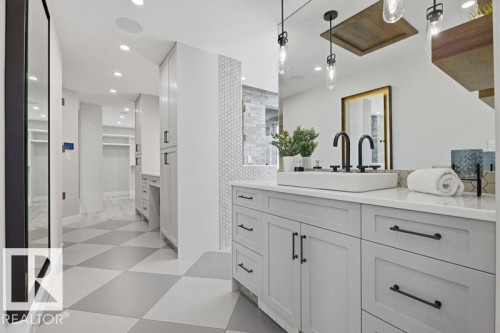 439 Rooney Crescent, Edmonton, AB - Indoor