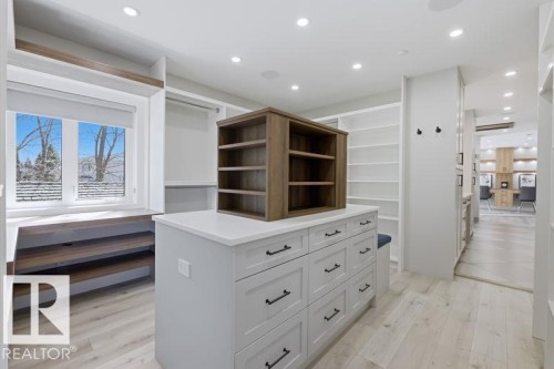439 Rooney Crescent, Edmonton, AB - Indoor Photo Showing Other Room