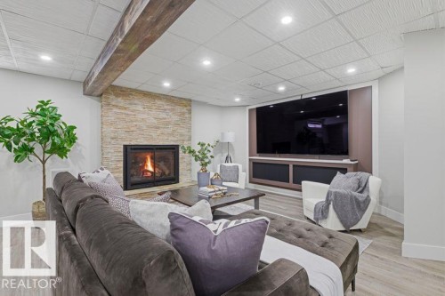 439 Rooney Crescent, Edmonton, AB - Indoor With Fireplace
