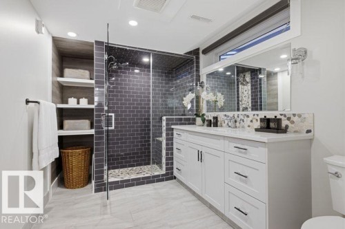 439 Rooney Crescent, Edmonton, AB - Indoor Photo Showing Bathroom