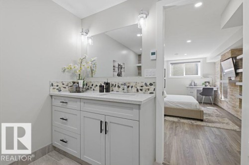 439 Rooney Crescent, Edmonton, AB - Indoor Photo Showing Other Room