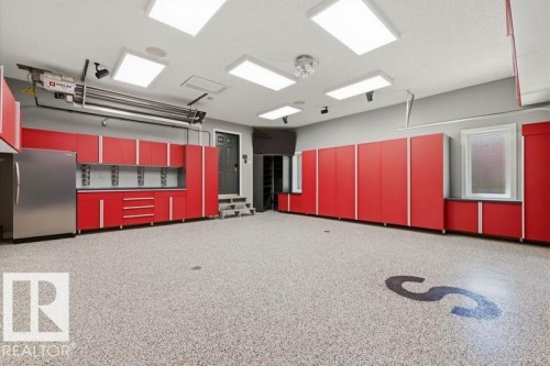 439 Rooney Crescent, Edmonton, AB - Indoor Photo Showing Other Room