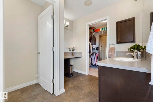 425 Simpkins Wynd, Leduc, AB - Indoor Photo Showing Bathroom