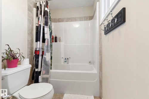 425 Simpkins Wynd, Leduc, AB - Indoor Photo Showing Bathroom