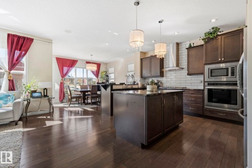 425 Simpkins Wynd, Leduc, AB - Indoor Photo Showing Kitchen With Upgraded Kitchen