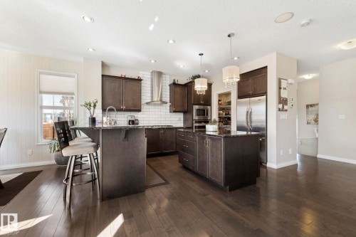 425 Simpkins Wynd, Leduc, AB - Indoor Photo Showing Kitchen With Upgraded Kitchen