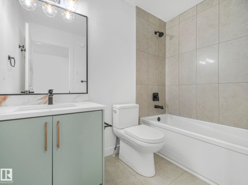 838 Northern Harrier Lane, Edmonton, AB - Indoor Photo Showing Bathroom