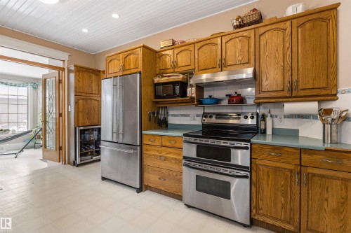 9819 92 Avenue, Edmonton, AB - Indoor Photo Showing Kitchen With Stainless Steel Kitchen
