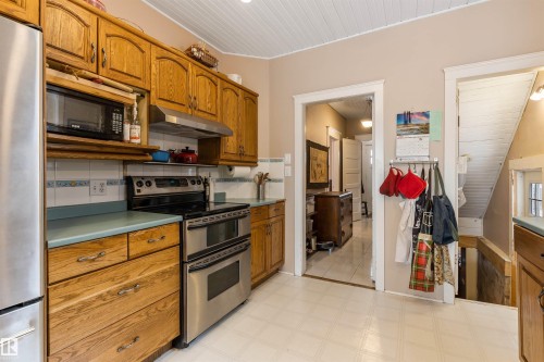 9819 92 Avenue, Edmonton, AB - Indoor Photo Showing Kitchen