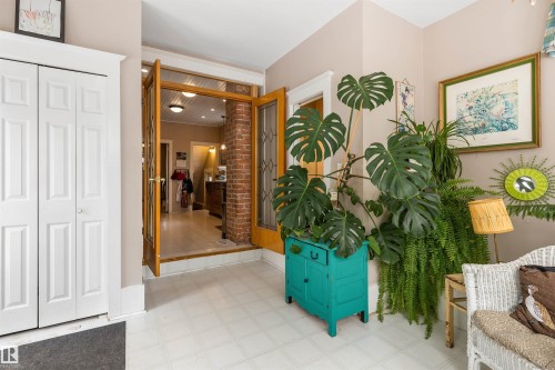 9819 92 Avenue, Edmonton, AB - Indoor Photo Showing Other Room