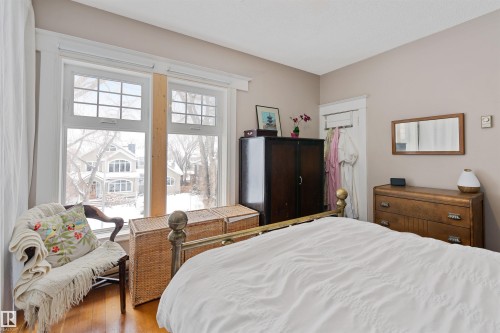 9819 92 Avenue, Edmonton, AB - Indoor Photo Showing Bedroom