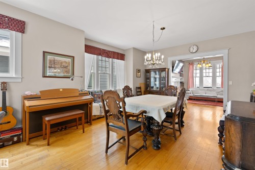 9819 92 Avenue, Edmonton, AB - Indoor Photo Showing Dining Room