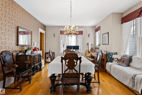 9819 92 Avenue, Edmonton, AB - Indoor Photo Showing Dining Room