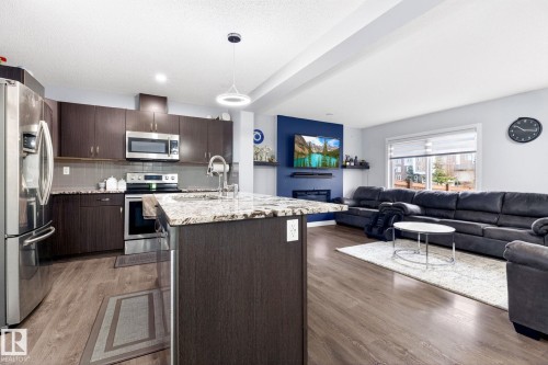 308 42 Avenue, Edmonton, AB - Indoor Photo Showing Kitchen With Upgraded Kitchen