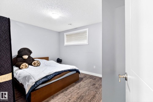308 42 Avenue, Edmonton, AB - Indoor Photo Showing Bedroom