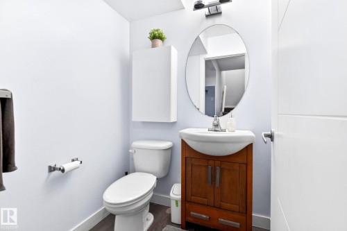 308 42 Avenue, Edmonton, AB - Indoor Photo Showing Bathroom