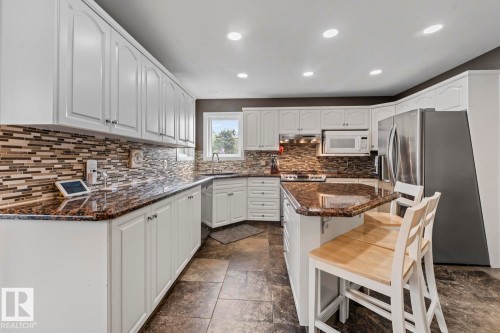1802 2 Avenue, Cold Lake, AB - Indoor Photo Showing Kitchen With Upgraded Kitchen