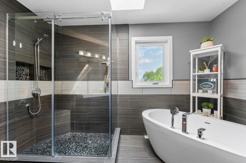 1802 2 Avenue, Cold Lake, AB - Indoor Photo Showing Bathroom