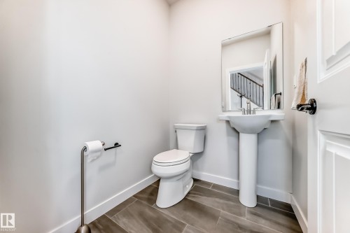 6479 Elston Loop, Edmonton, AB - Indoor Photo Showing Bathroom