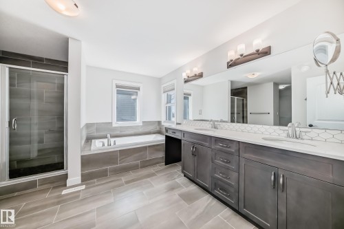 6479 Elston Loop, Edmonton, AB - Indoor Photo Showing Bathroom