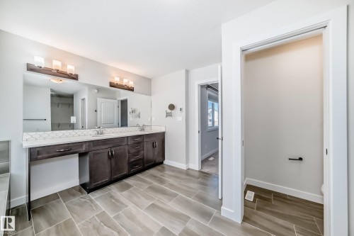 6479 Elston Loop, Edmonton, AB - Indoor Photo Showing Bathroom