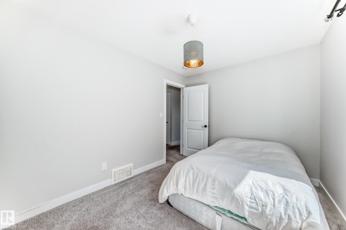 6479 Elston Loop, Edmonton, AB - Indoor Photo Showing Bedroom
