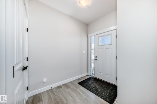 6479 Elston Loop, Edmonton, AB - Indoor Photo Showing Other Room