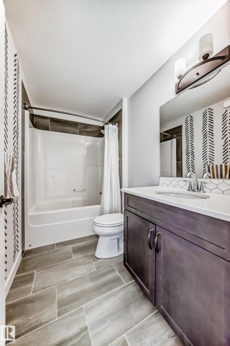 6479 Elston Loop, Edmonton, AB - Indoor Photo Showing Bathroom