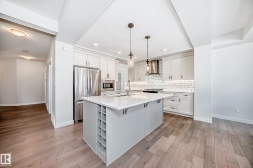 6479 Elston Loop, Edmonton, AB - Indoor Photo Showing Kitchen With Upgraded Kitchen