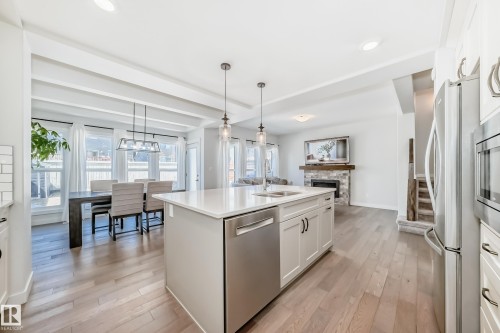 6479 Elston Loop, Edmonton, AB - Indoor Photo Showing Kitchen