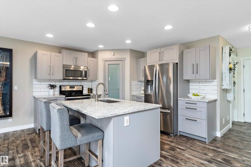 16532 140 Street, Edmonton, AB - Indoor Photo Showing Kitchen With Upgraded Kitchen