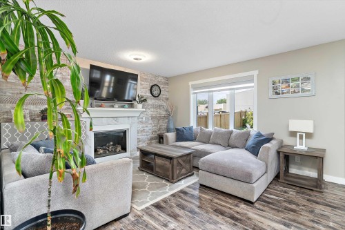 16532 140 Street, Edmonton, AB - Indoor Photo Showing Living Room With Fireplace
