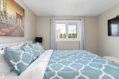 16532 140 Street, Edmonton, AB - Indoor Photo Showing Bedroom