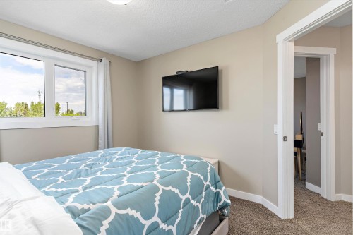 16532 140 Street, Edmonton, AB - Indoor Photo Showing Bedroom