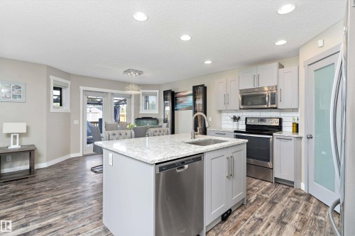 16532 140 Street, Edmonton, AB - Indoor Photo Showing Kitchen With Upgraded Kitchen