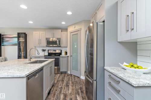 16532 140 Street, Edmonton, AB - Indoor Photo Showing Kitchen With Upgraded Kitchen