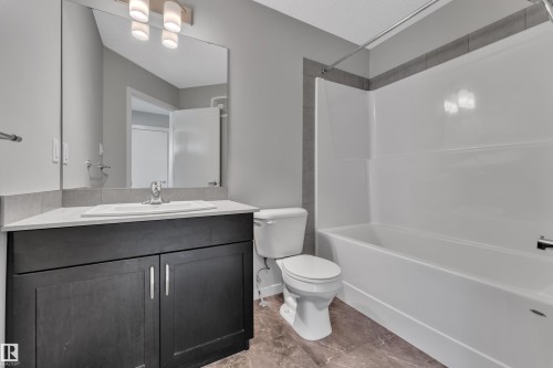 8781 Carson Way, Edmonton, AB - Indoor Photo Showing Bathroom