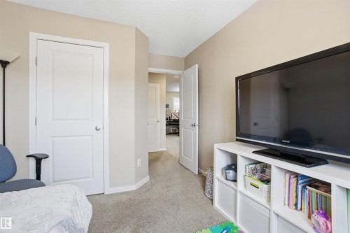 This interior space features light-colored walls and carpeting, with white doors and trim - 13905 138 St, Edmonton, AB - Indoor Photo Showing Bedroom