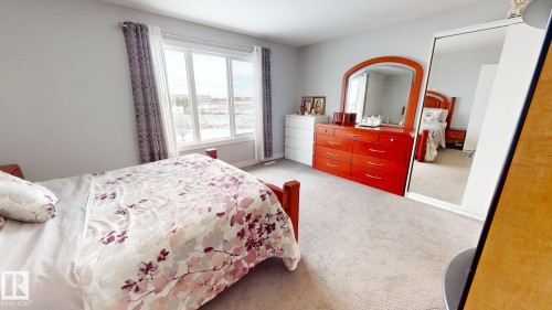 619 Hudson Road, Edmonton, AB - Indoor Photo Showing Bedroom