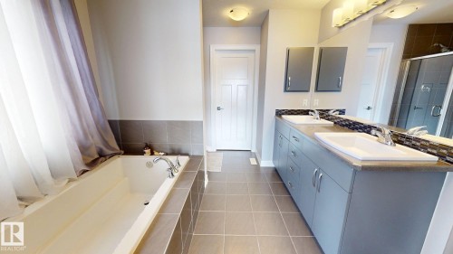 619 Hudson Road, Edmonton, AB - Indoor Photo Showing Bathroom