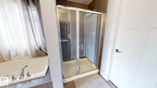 619 Hudson Road, Edmonton, AB - Indoor Photo Showing Bathroom