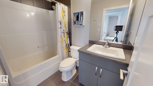 619 Hudson Road, Edmonton, AB - Indoor Photo Showing Bathroom
