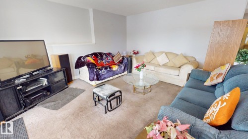 619 Hudson Road, Edmonton, AB - Indoor Photo Showing Living Room