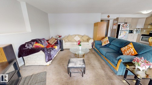 619 Hudson Road, Edmonton, AB - Indoor Photo Showing Living Room