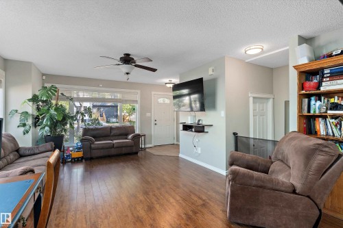 11846 125 Street, Edmonton, AB - Indoor Photo Showing Living Room