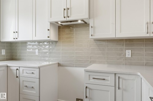 205 Wattle Road, Leduc, AB - Indoor Photo Showing Kitchen