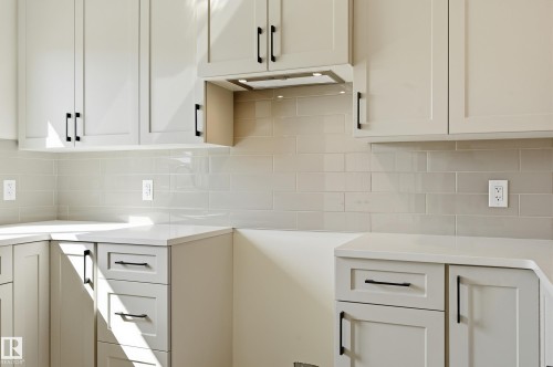 243 Wattle Road, Leduc, AB - Indoor Photo Showing Kitchen With Upgraded Kitchen