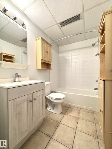 511 10024 Jasper Avenue, Edmonton, AB - Indoor Photo Showing Bathroom